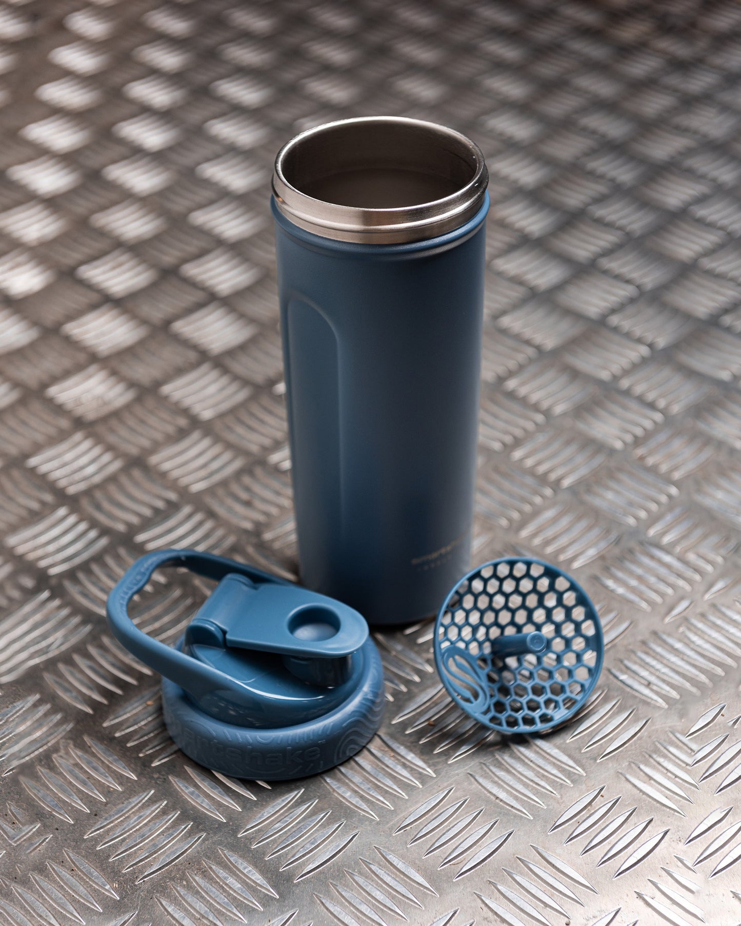 insulated-steel-shaker-faded-blue-x6 Smartshake_Insulated_Steel_Faded_Blue_Lifestyle.jpg