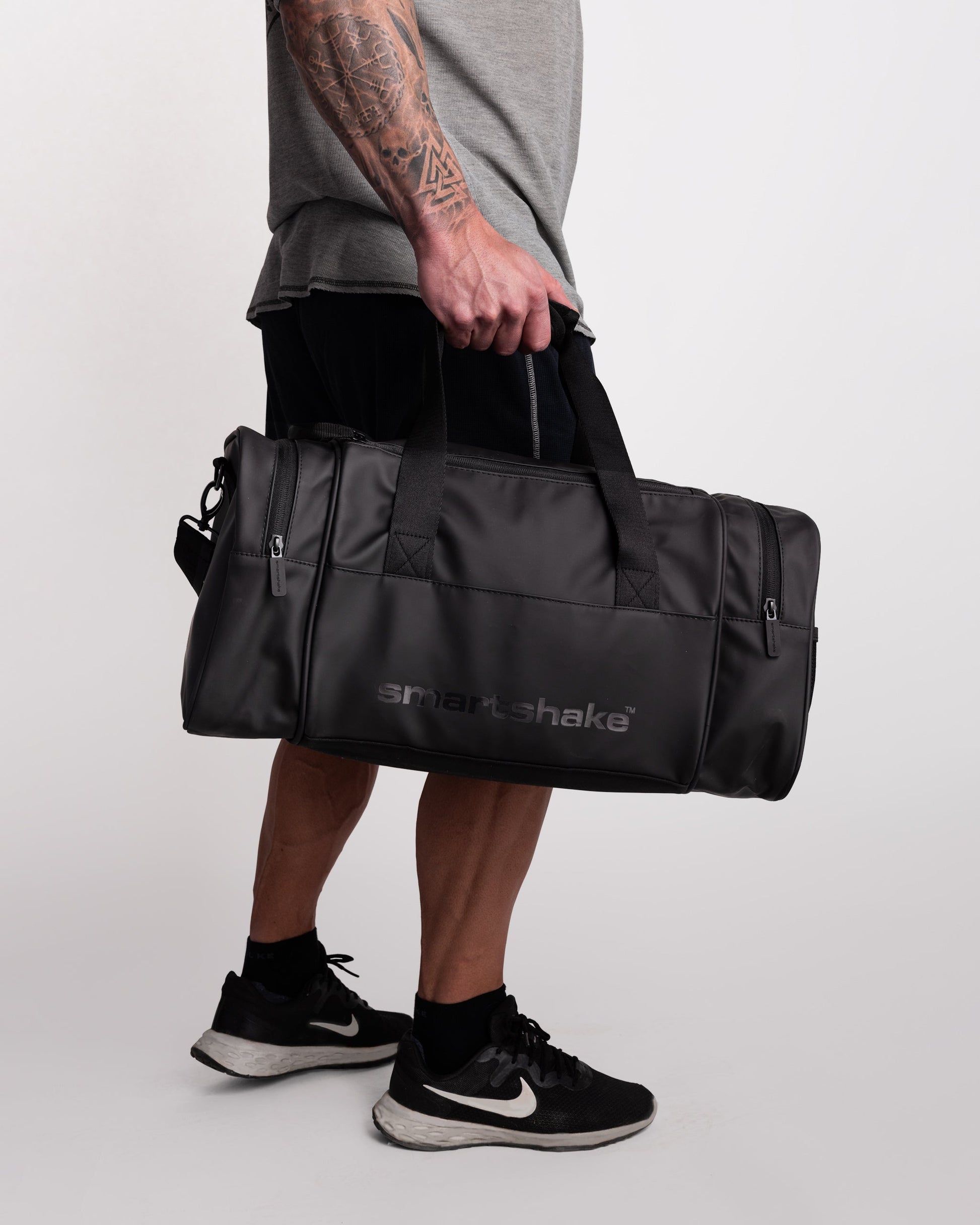 gym-bag-black-d9 Smartshake_GymBag_Black_lifestyle.jpg