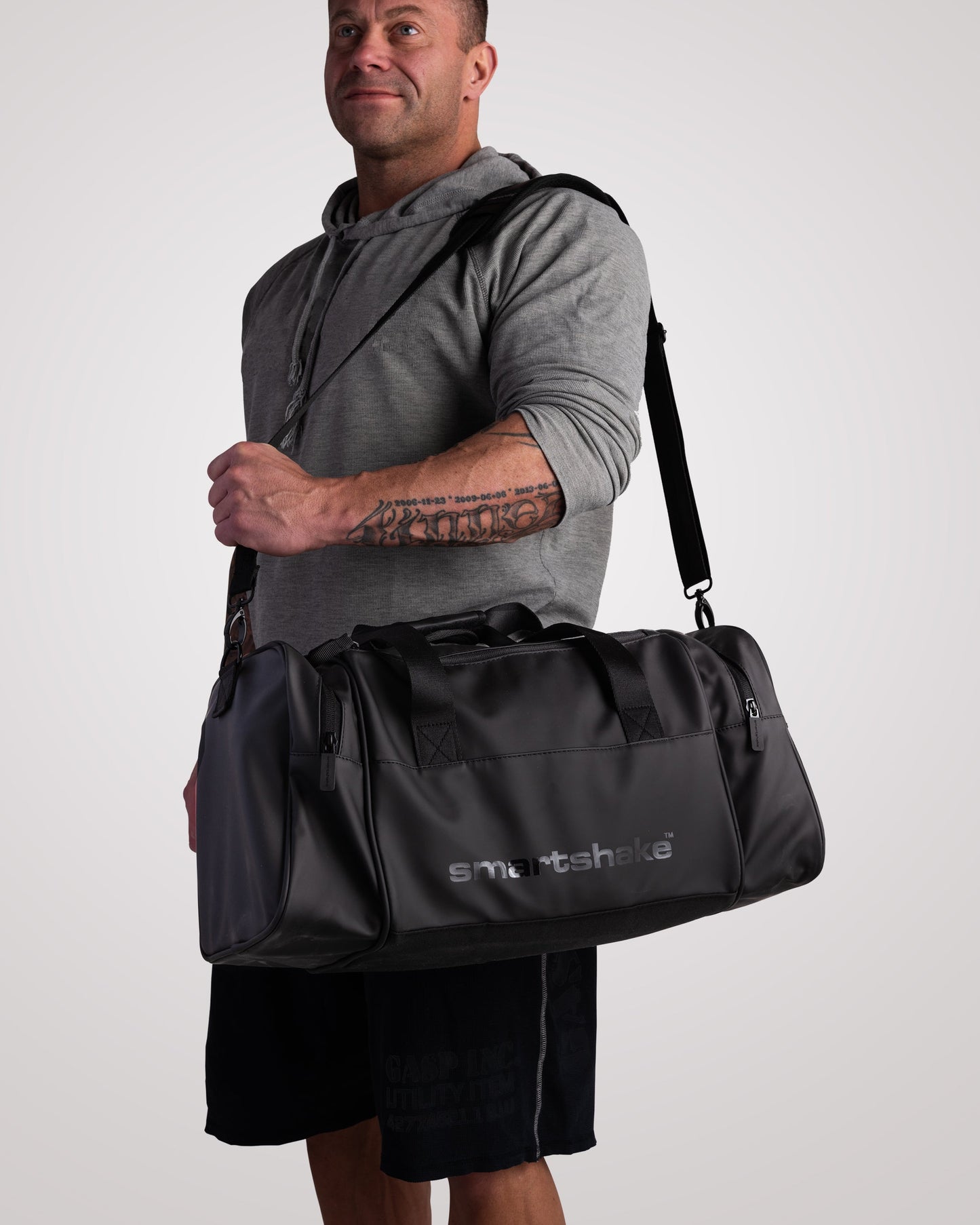 gym-bag-black-d9 Smartshake_GymBag_Black_lifestyle2.jpg
