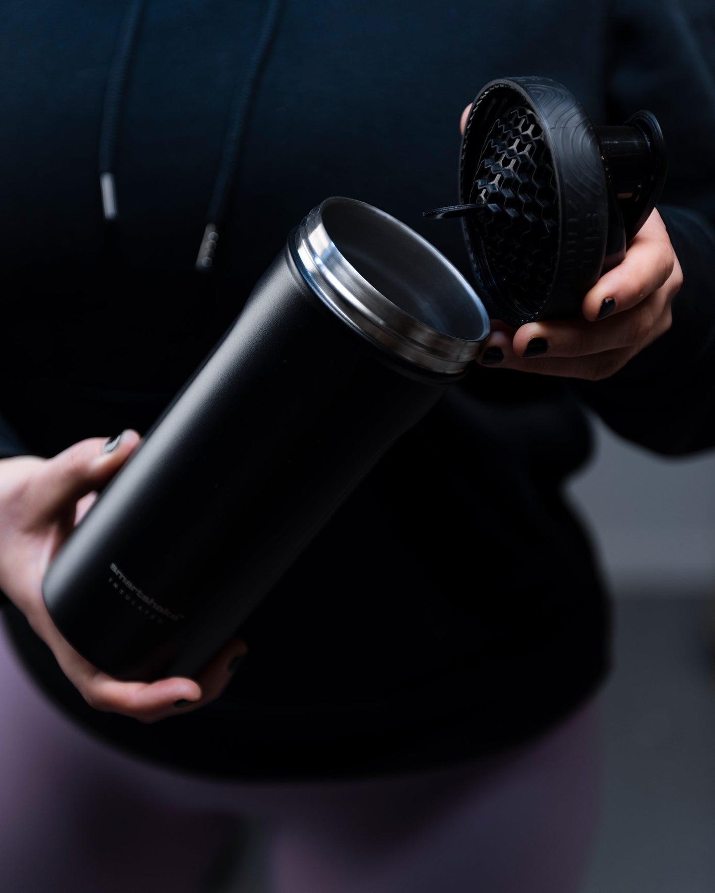 insulated-steel-shaker-black-n2 Smartshake_Insulated_Steel_lifestyle.jpg