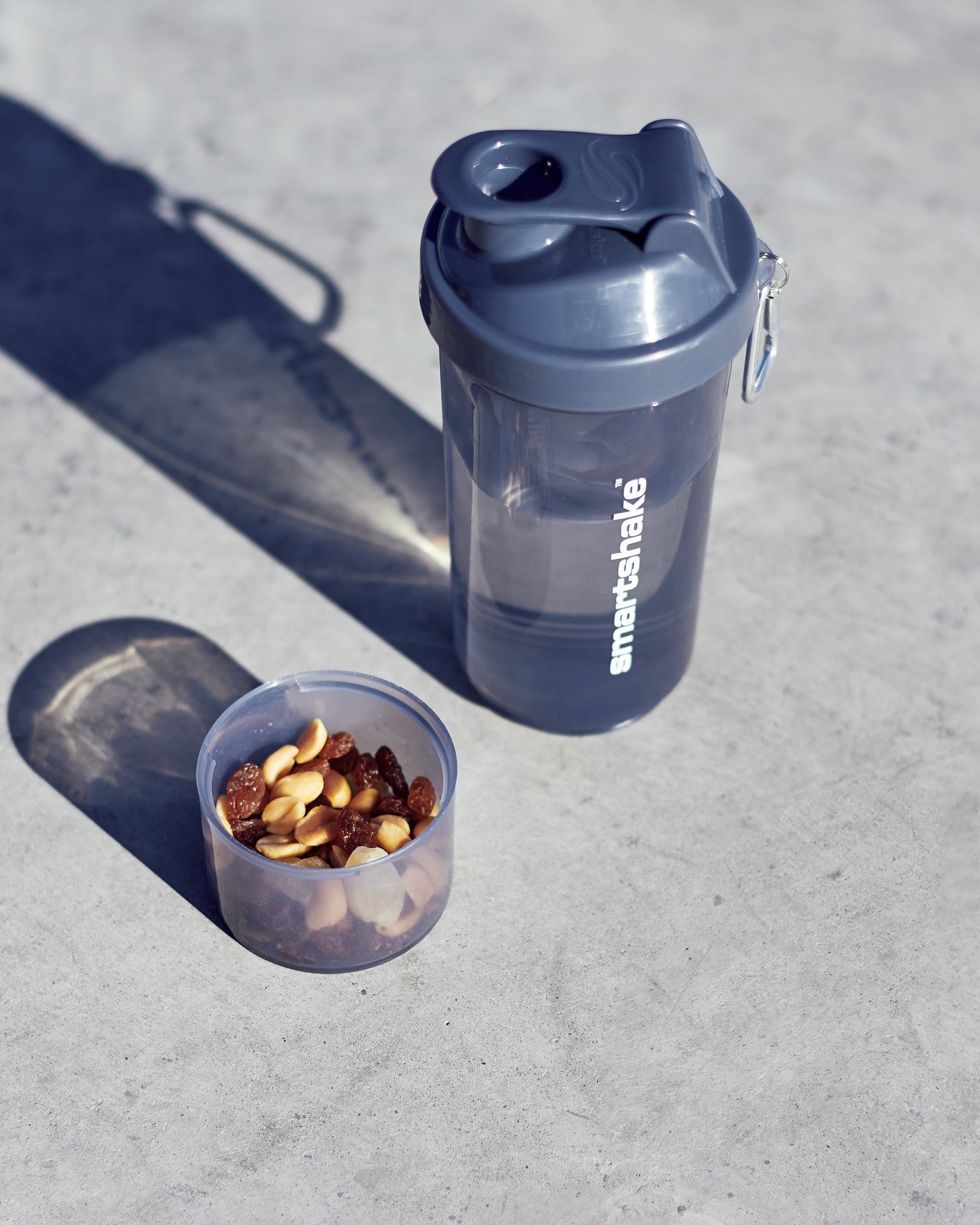 slim-stormy-gray-l9 Smartshake_Slim_gray_lifestyle.jpg