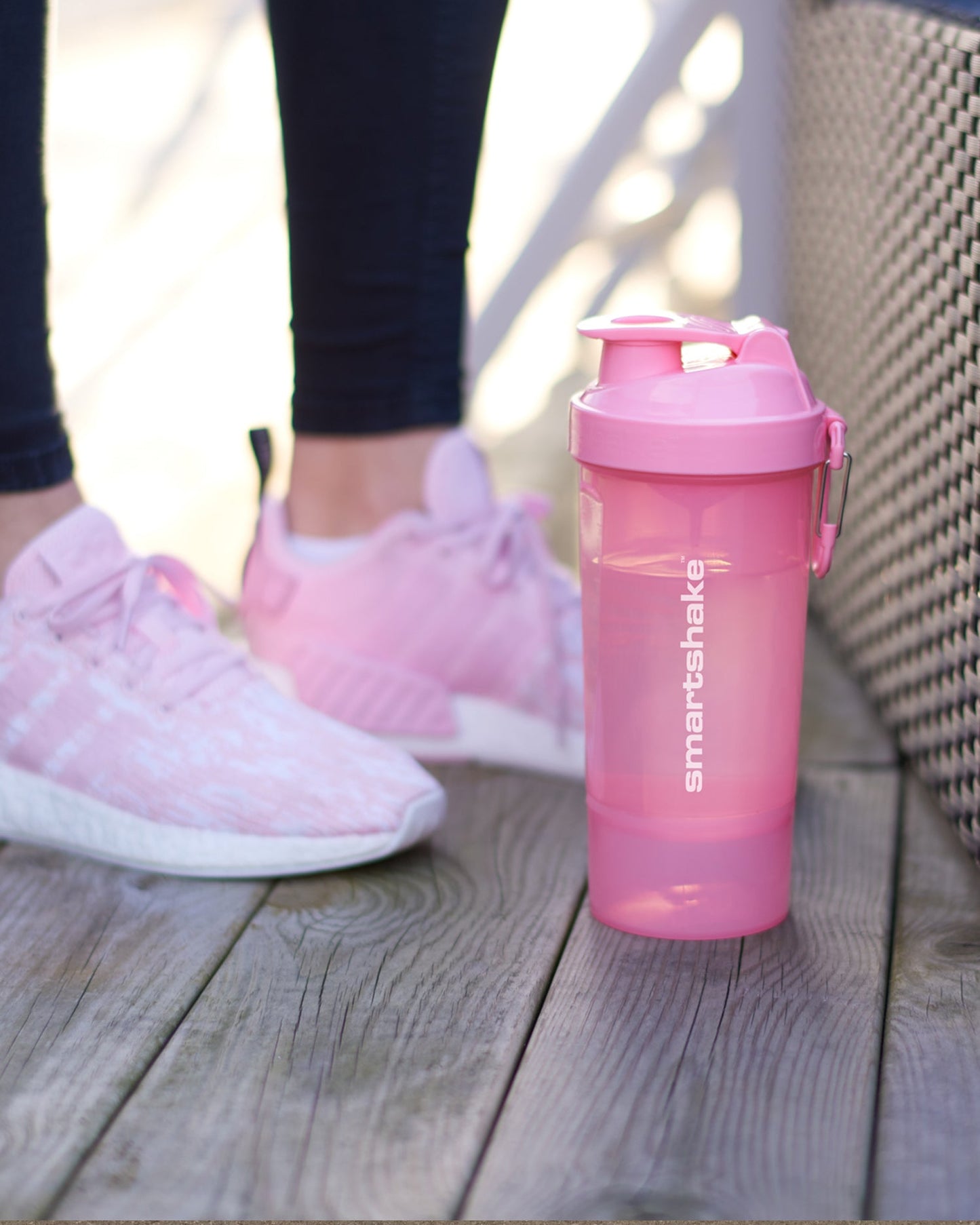 original2go-one-light-pink-u1 smartshake_02go_pink_lifestyle.jpg